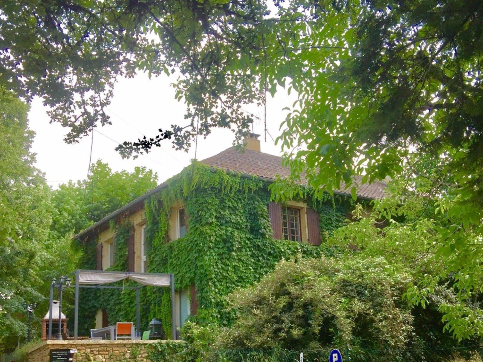O Clair De Lune Au Coeur De Sarlat - Chambres Climatisees - Parking Prive - Piscine Chauffee - Spa Et Massages Exteriér fotografie