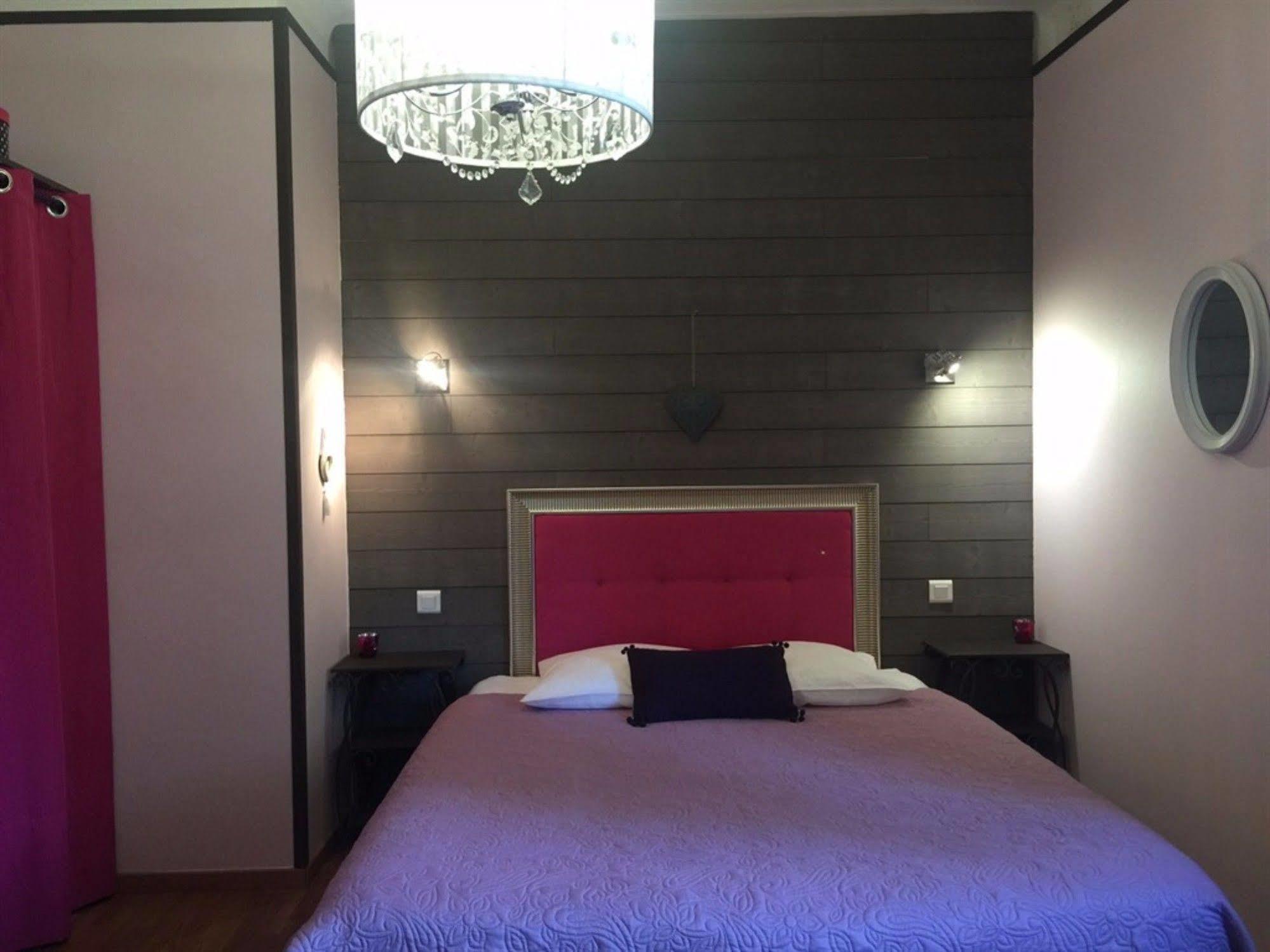 O Clair De Lune Au Coeur De Sarlat - Chambres Climatisees - Parking Prive - Piscine Chauffee - Spa Et Massages Exteriér fotografie